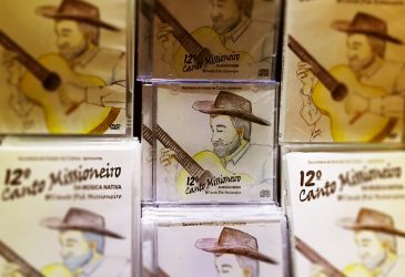 Nova Produções realiza a entrega dos CDs e DVDs do Canto Missioneiro aos patrocinadores